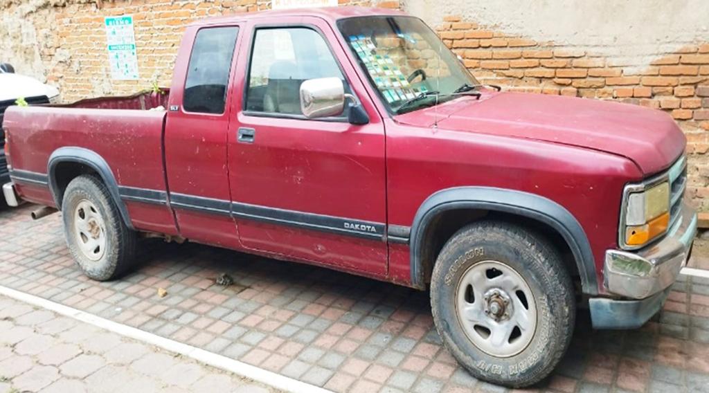A disposición de PGJE camioneta que contaba con dos números de serie